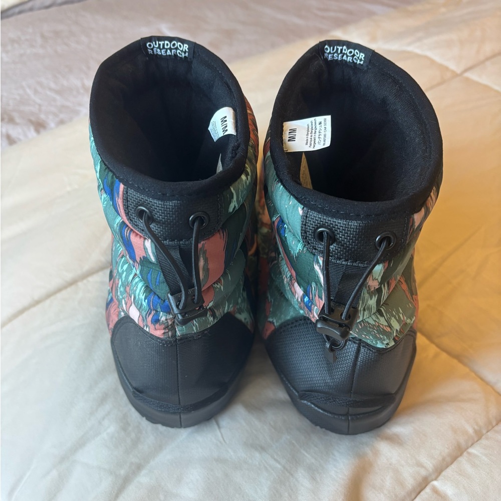 Outdoor Research Quilted Slip-On Booties in Teal, Rust & Blue size medium women - Picture 3 of 6